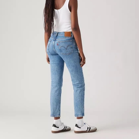 Levi’s Wedgie High Rise Straight Leg Medium Wash Denim Button-fly Size 28 - Picture 2 of 11